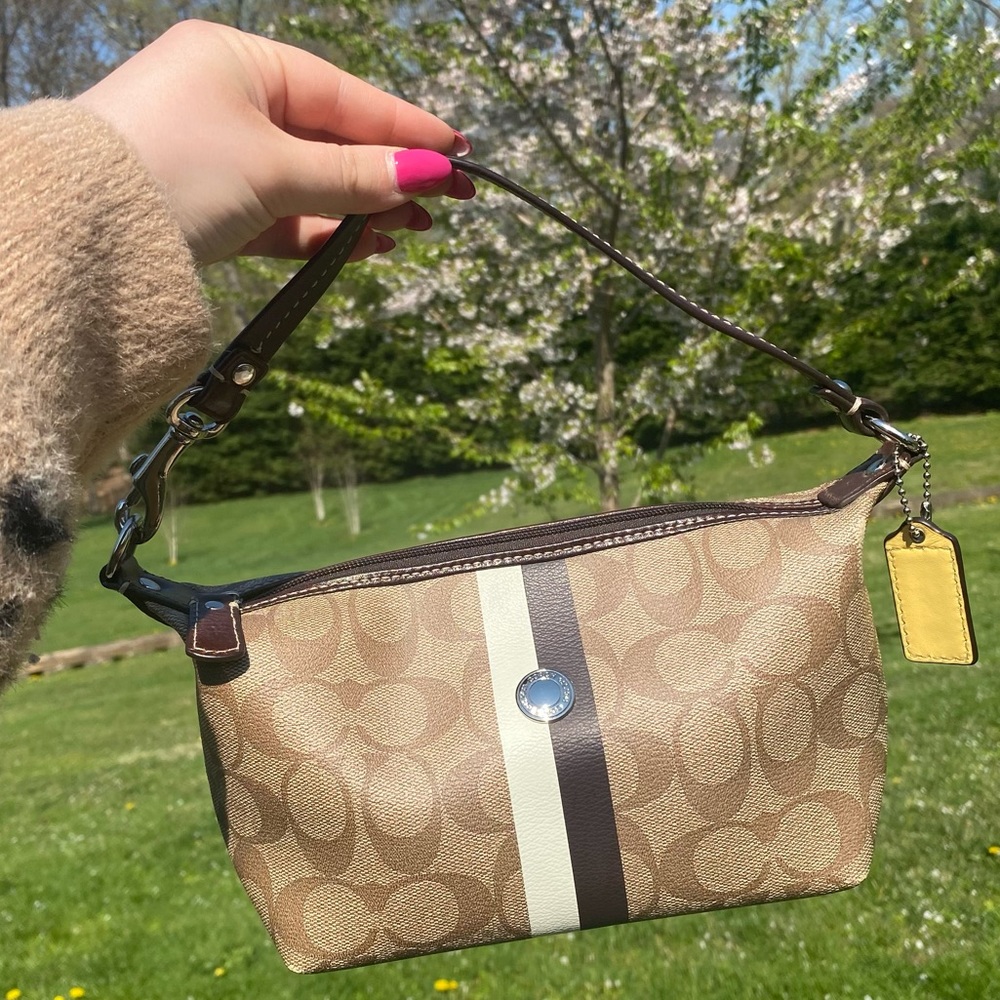 Coach Signature Print Purse w/ Stripe Design ✨